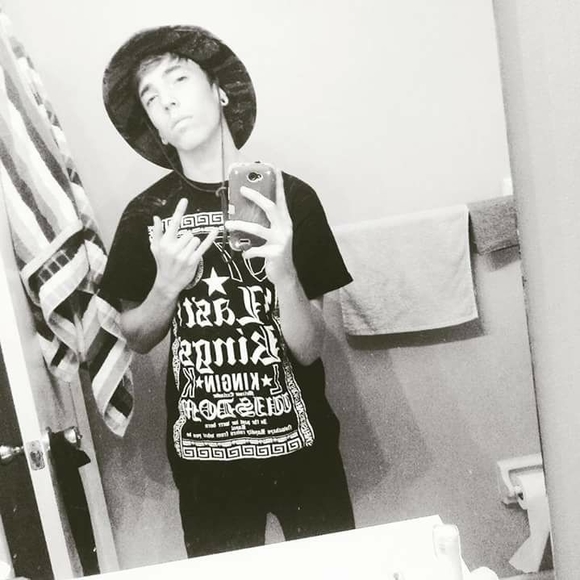 Meet your Posher, Maverick - Picture 1 of 1